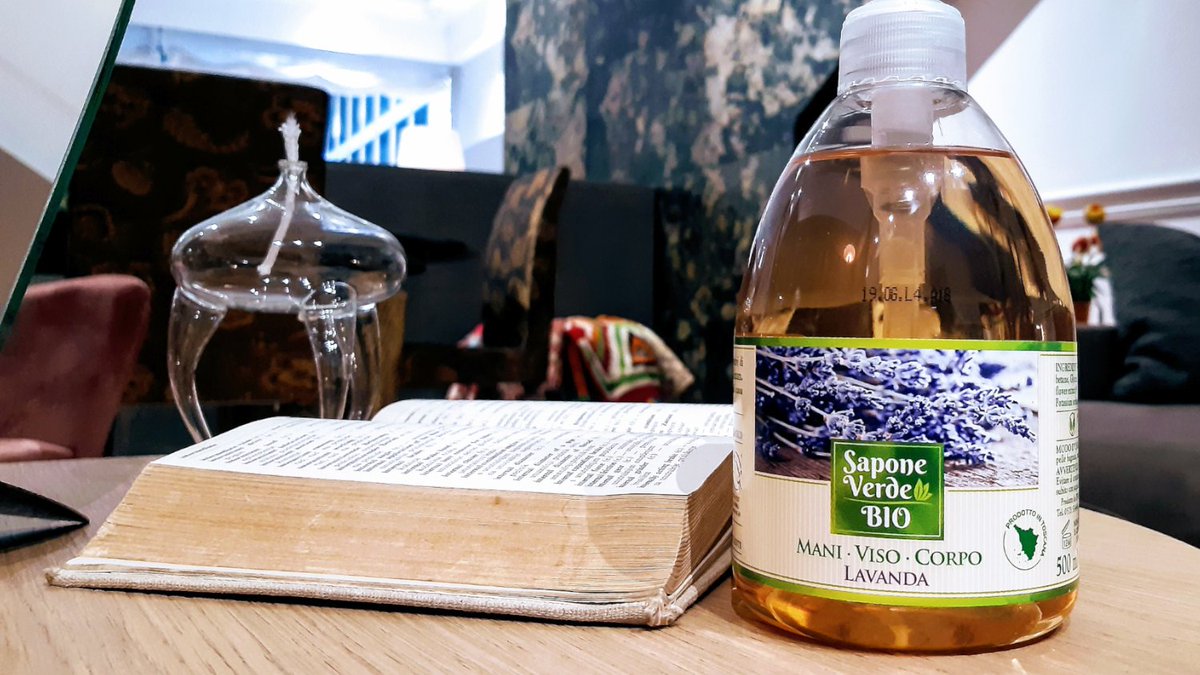 #6novembre, piove. Molto! #EsisteSempreUn motivo per cambiare abitudini, tipo quelle piccole e quotidiane come lavarsi le mani. Sapone #bio, #vegan e #crueltyfree su naturerb.it ☔️