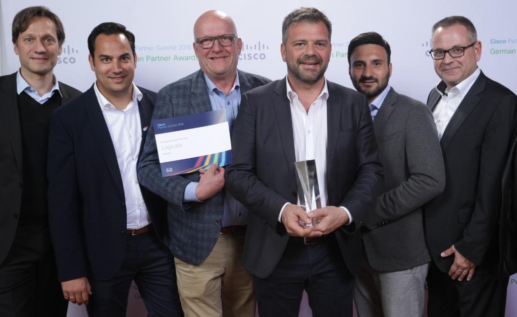 Cisco_Germany's tweet photo. Und noch ein Doppel-Gewinner beim #CiscoPS19 🙌 CEO Christian Werner erhält den Award in den Kategorien "Commercial Partner of the Year" &amp; "IoT/Industry Partner of the Year"! Congrats @LogicalisDE https://t.co/VO2L86L9AW