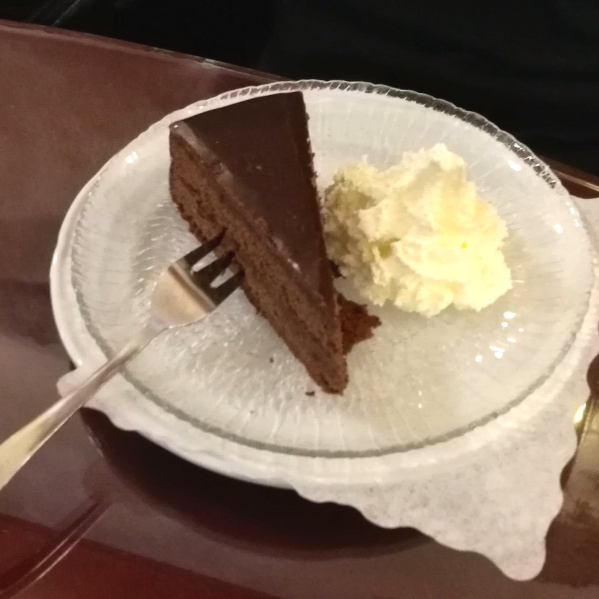 何故ドイツではケーキにフォークを横刺しにするのか問題