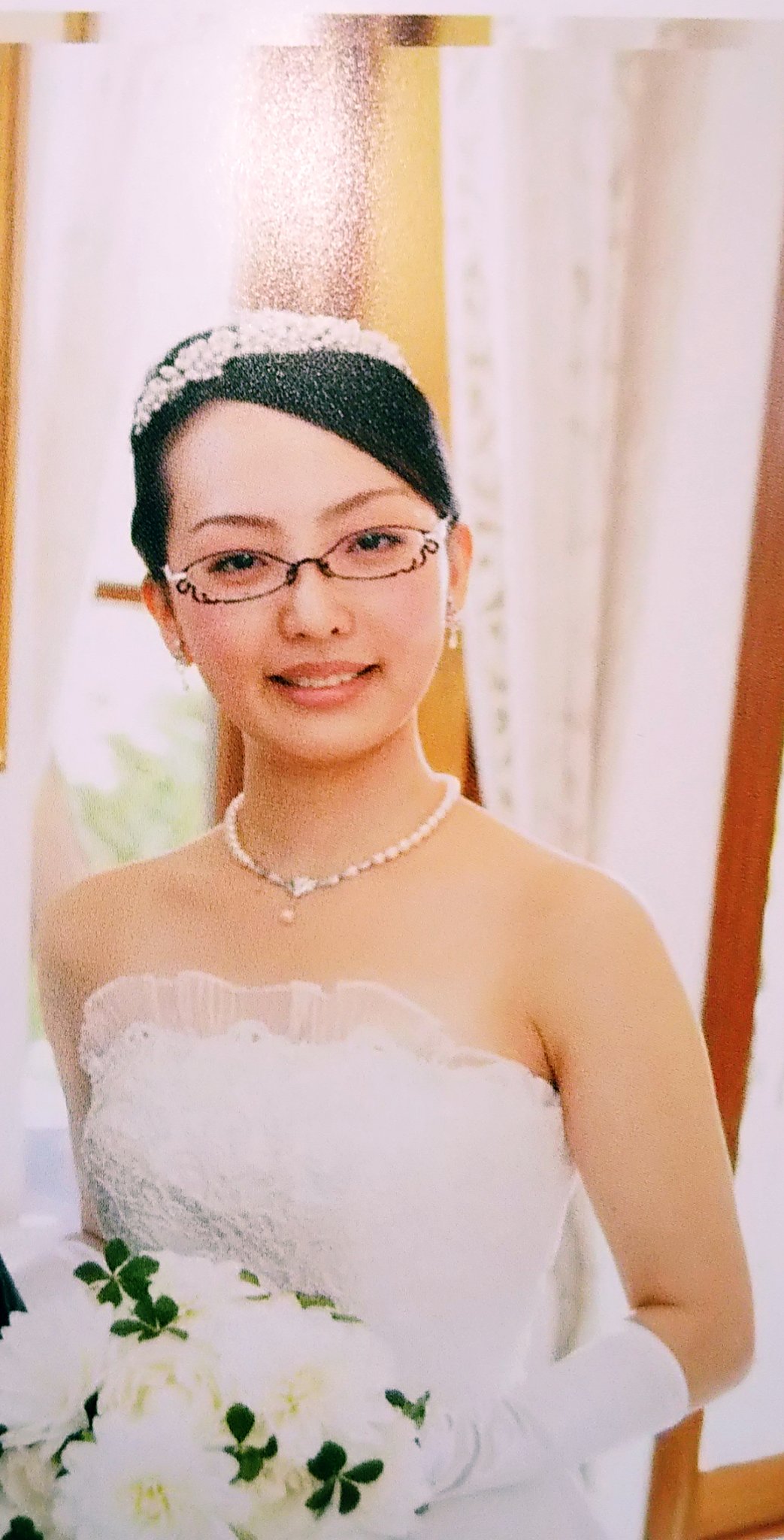 八王子 眼鏡処まどか 幽霊店員 お次は 新婦 眼鏡 こちらも式場によっては避けるように言われたり 親族から言われてかけれなかったりしてるみたいですね 私は眼鏡 は私の一部だから と着用しましたが 怜奈らしい 眼鏡ありだね と言ってもらえ