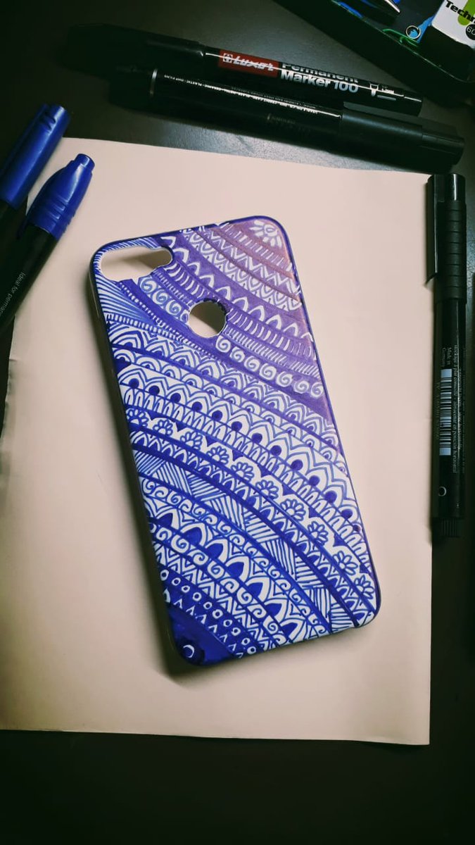 deepsiart's tweet image. My creation 💁‍♀️
#decoratedmobilebackcover
Creation by @deepsiart
#mobilebackcovers #backcovers #design #decorationideas #decorations #doodles #designdoodles #blueinkmagic #loveforblue #mycreativity #lovefordoodle #loveforart #luxorpensketch😍 #markers #markerpen