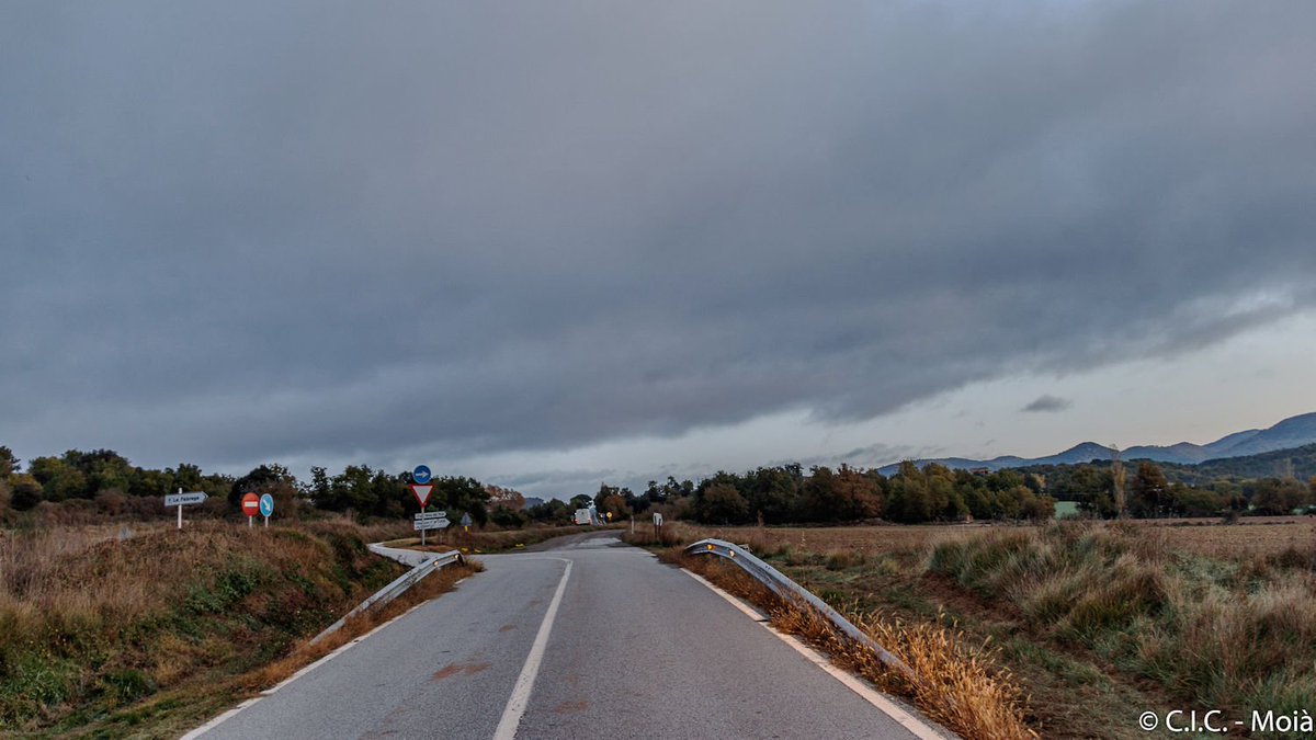 Bon dia! T.3ºC Hum.93% amb #núvols per #Moià #Moianès <a href="/meteocat/">Meteocat</a> #324eltemps <a href="/bcnmoltmes/">Barcelona és molt més</a> <a href="/catexperience/">Catalunya Experience</a> <a href="/AlfredRPico/">Alfred Rodríguez Picó</a> <a href="/ARAmeteo/">ARA Méteo</a> <a href="/meteorac1/">Meteorologia RAC1</a> <a href="/meteo8aldia/">meteo8aldia</a> <a href="/alcantara_alb/">Alberto Alcántara</a> <a href="/rbartolisala/">Ramon Bartolí Sala</a> <a href="/gemmapuigf/">Gemma Puig Feliu</a> <a href="/eloicordomi/">Eloi Cordomí Montoya</a> <a href="/Cat_Meteo/">Catalunya Méteo</a> @MeteoMauri