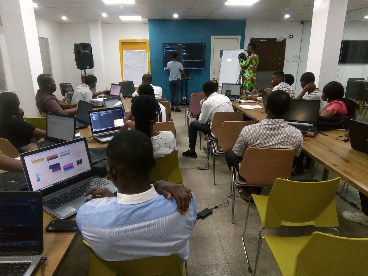 ParadigmHQ's tweet photo. This week #DufunaCodeCamp participants deepen their learning as our facilitators guided them through some practical CSS coding session during the 3rd meet-up. @dufuna_org #DigitalInclusion https://t.co/fFpJv8CRrp