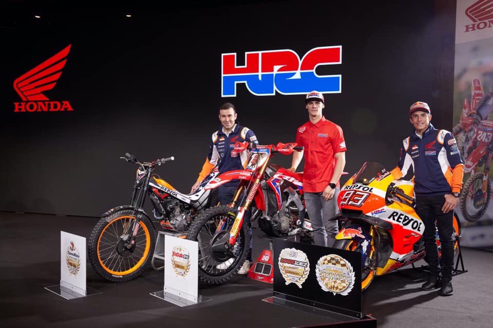 2020 HRC Team &amp; Rider Presentation
¡Equipo oficial de HRC presentado en el EICMA 2019!

MXGP - Tim Gajser y Mitch Evans
Moto GP - Marc Márquez y Jorge Lorenzo
Repsol Trial GP - Toni Bou y Takahisa Fujinami
World Superbikes - Álvaro Bautista y Leon Haslam