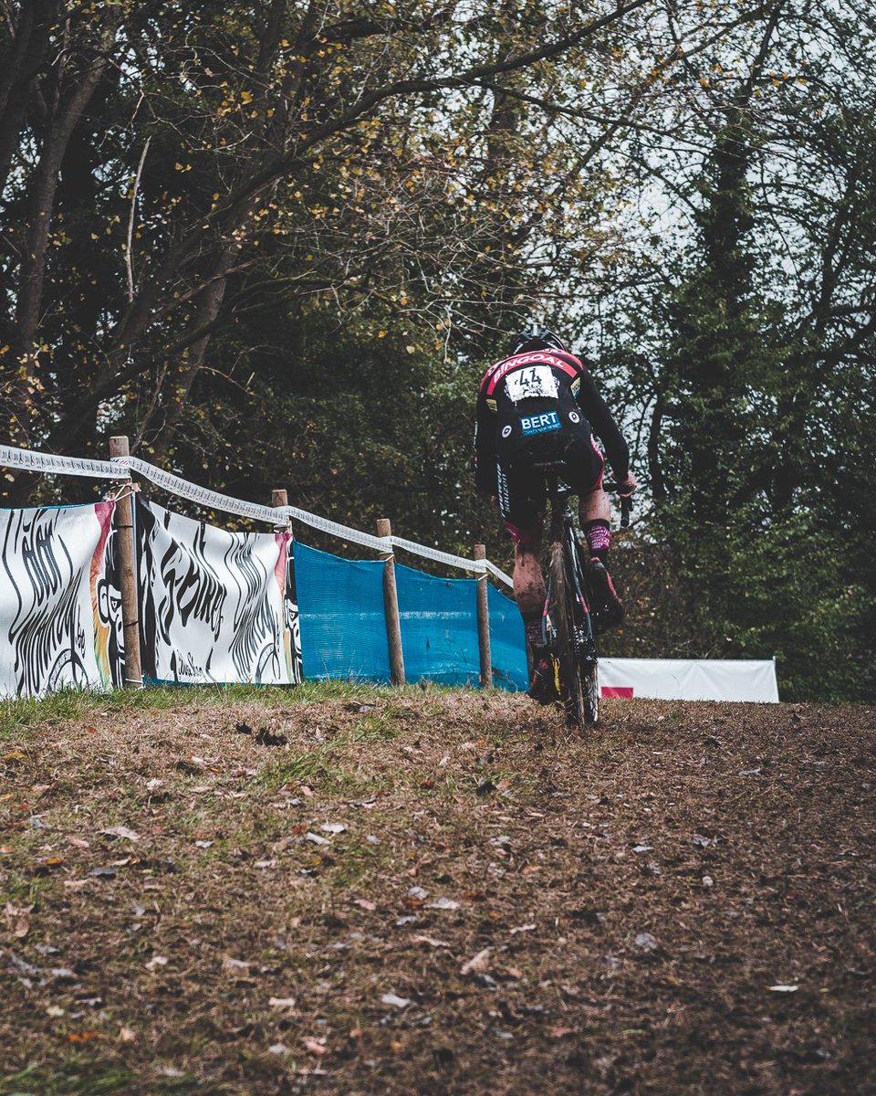 grmpyhpstrmk's tweet photo. Short trip to Oudenaarde in Belgium.
Time for the legendary Koppenbergcross.

📷: Panasonic Lumix GX7

#oudenaarde #belgium #koppenberg #koppenbergcross #cyclocross #fortheloveofmud https://t.co/T4988RzO2b