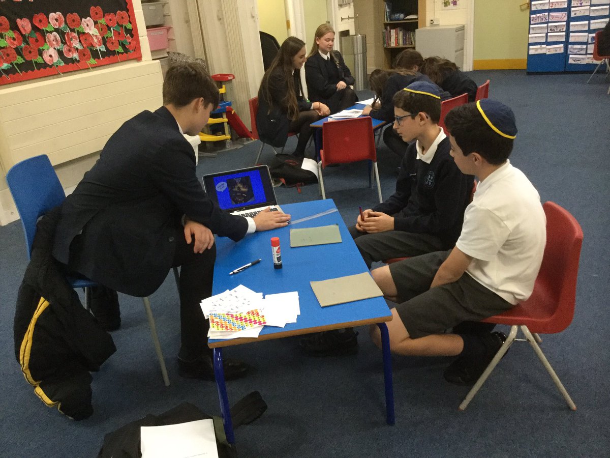 chs_linguists's tweet image. It’s fantastic seeing Modern Languages Pathways students sharing their passion for languages with their Year 6 NCJPS students! #languageteaching @CheadleHulmeSch