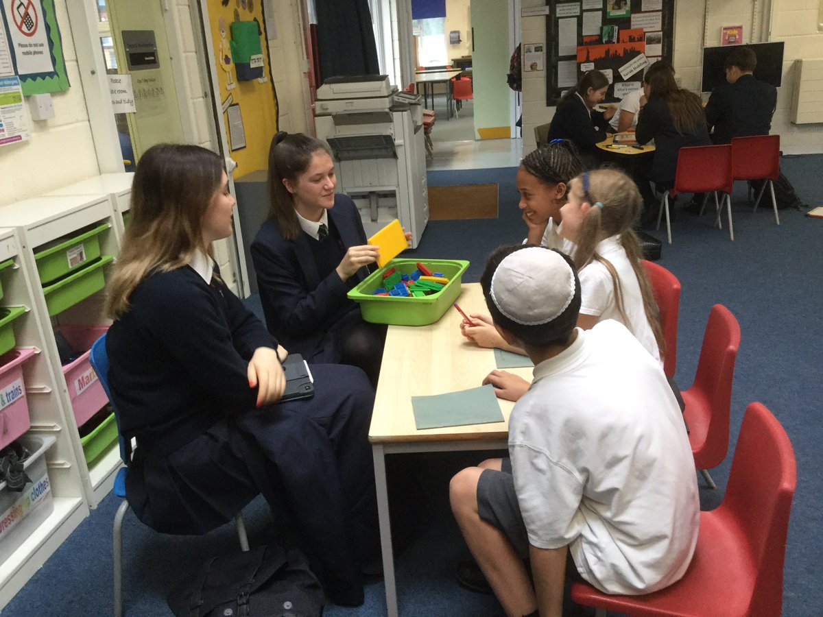 chs_linguists's tweet image. It’s fantastic seeing Modern Languages Pathways students sharing their passion for languages with their Year 6 NCJPS students! #languageteaching @CheadleHulmeSch