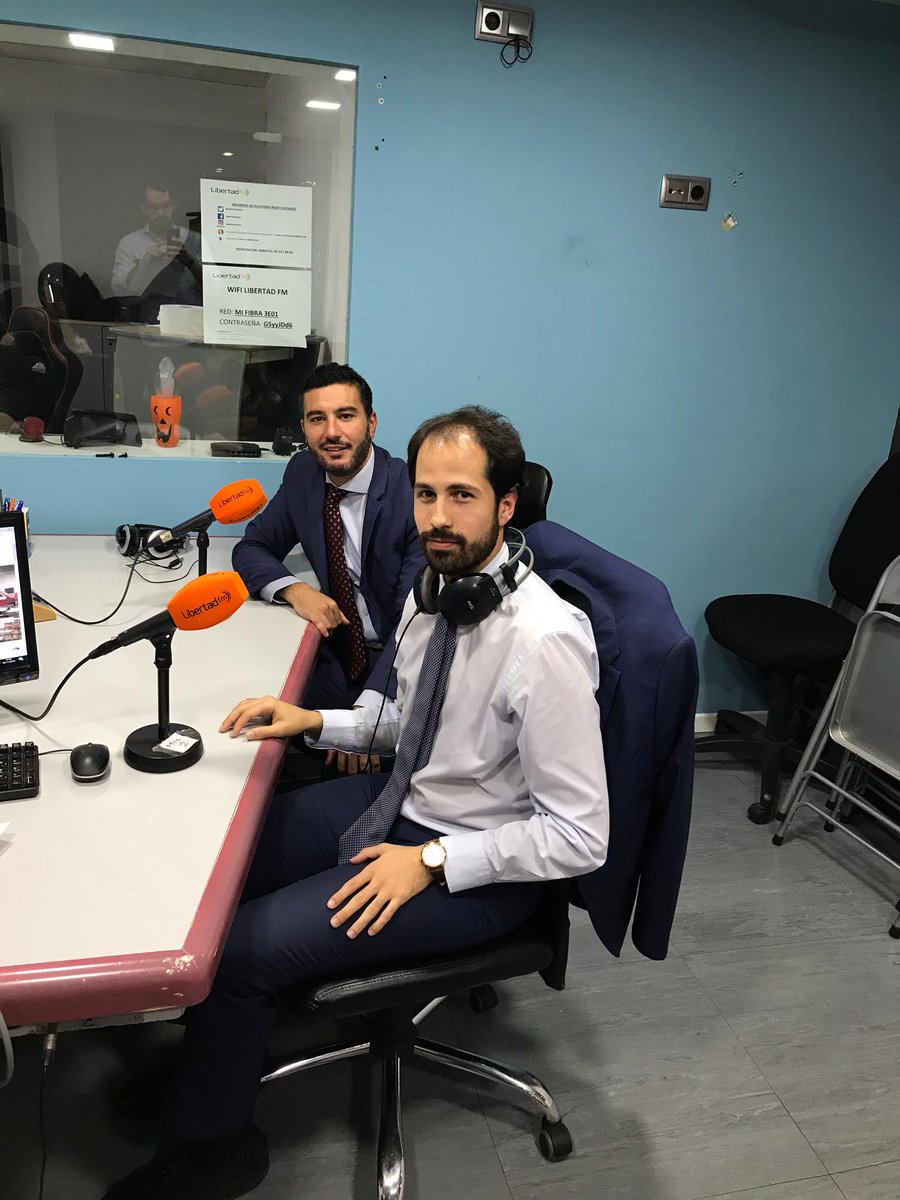Ayer estuve hablando en la emisora de radio Libertad FM acerca de emprendimiento y los obstáculos legales que encuentran quienes se inician en una actividad empresarial.