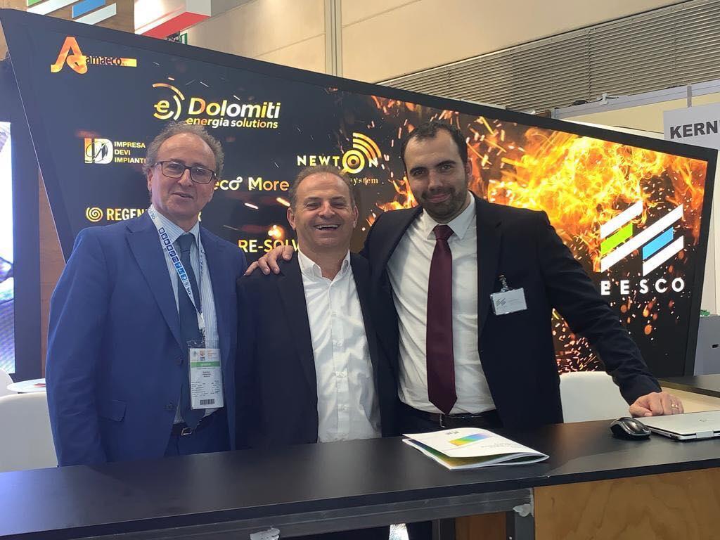 VaniaToni1's tweet photo. Esco Environment Energy Service Company
Noi ci siamo!Il Sales and Business Develop.Manager Yorich Rigon,il Ceo Amaeco Srl @GiorgioAmadessi e Teodorico Frecentese ti aspettano al padiglione B7,stand 155 per un report gratuito di analisi preventiva.
#KeyEnergy2019 #Ecomondo2019 https://t.co/rgZ8Ug1qVH