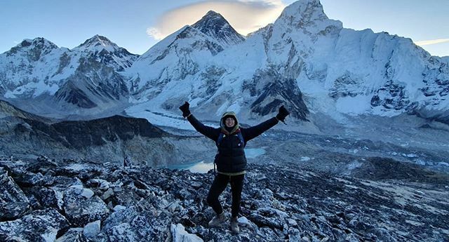 JWatrin's tweet photo. Roi du monde l'espace d'un instant. Vue matinale du mont Everest depuis le Kala Patthar (5643m)! https://t.co/4v1Cd3UjtH https://t.co/9CXyu4H5ud