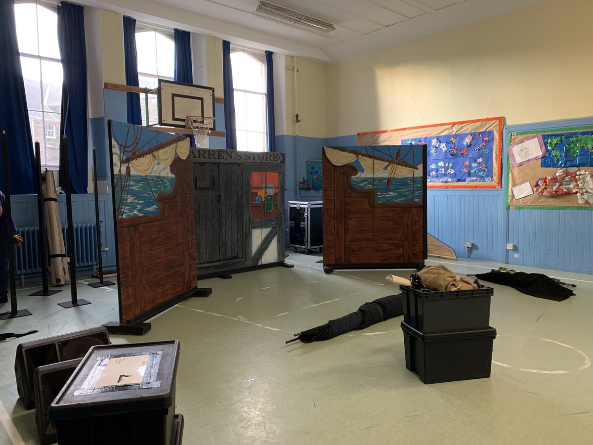 AbbeyhillPS's tweet image. Ooh something exciting is taking shape in the hall this morning... @MandMTheatrical #pantotime