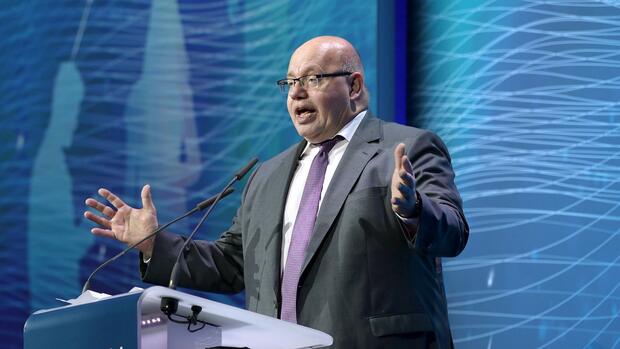 Gaia-X soll ein europäisches Vorzeigeprojekt werden. Damit das gelingen kann, muss sich aber noch einiges bewegen – vor allem in der Politik. #GaiaX #Europa <a href="/CKerkmann/">Christof Kerkmann</a>  bit.ly/2PwZmeH