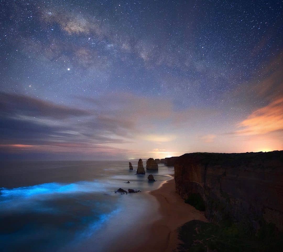 Melbourne's tweet photo. An incredibly rare and beautiful sight; bioluminescence captured under the Milky Way at the Twelve Apostles on @VstGreatOceanRd (via IG/joshbeames) https://t.co/xCu1rp7XNU
