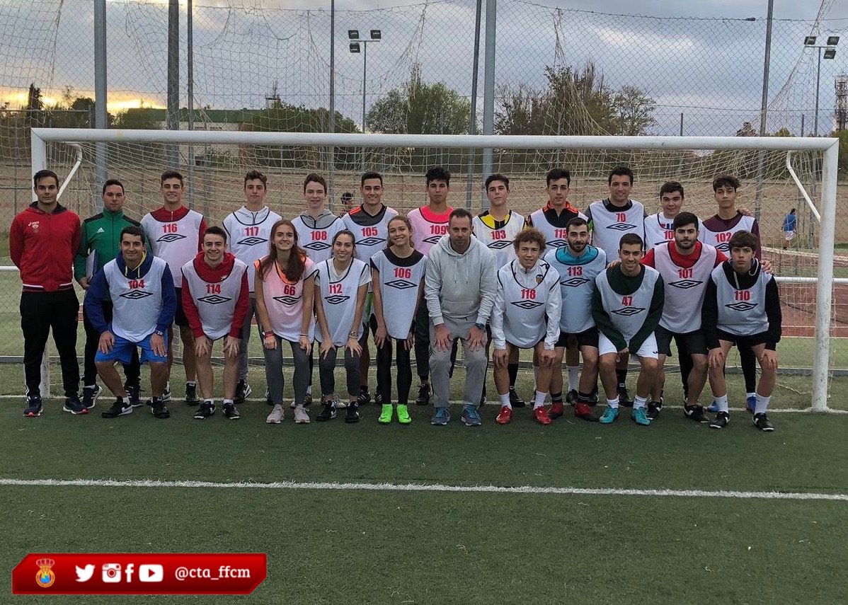 cta_FFCM's tweet photo. ✅ CURSO DE ASPIRANTES | Más sesiones preparatorias físico - técnicas de los futuros árbitros y árbitras.
•
🆙 Ciudad Real ha desarrollado los test finales para los aspirantes.
•
#ctaffcm #futbolclm #futsalclm #futbol #futsal #aspirante #curso #ciudadreal #pic #sport https://t.co/QFXo1pGfvo
