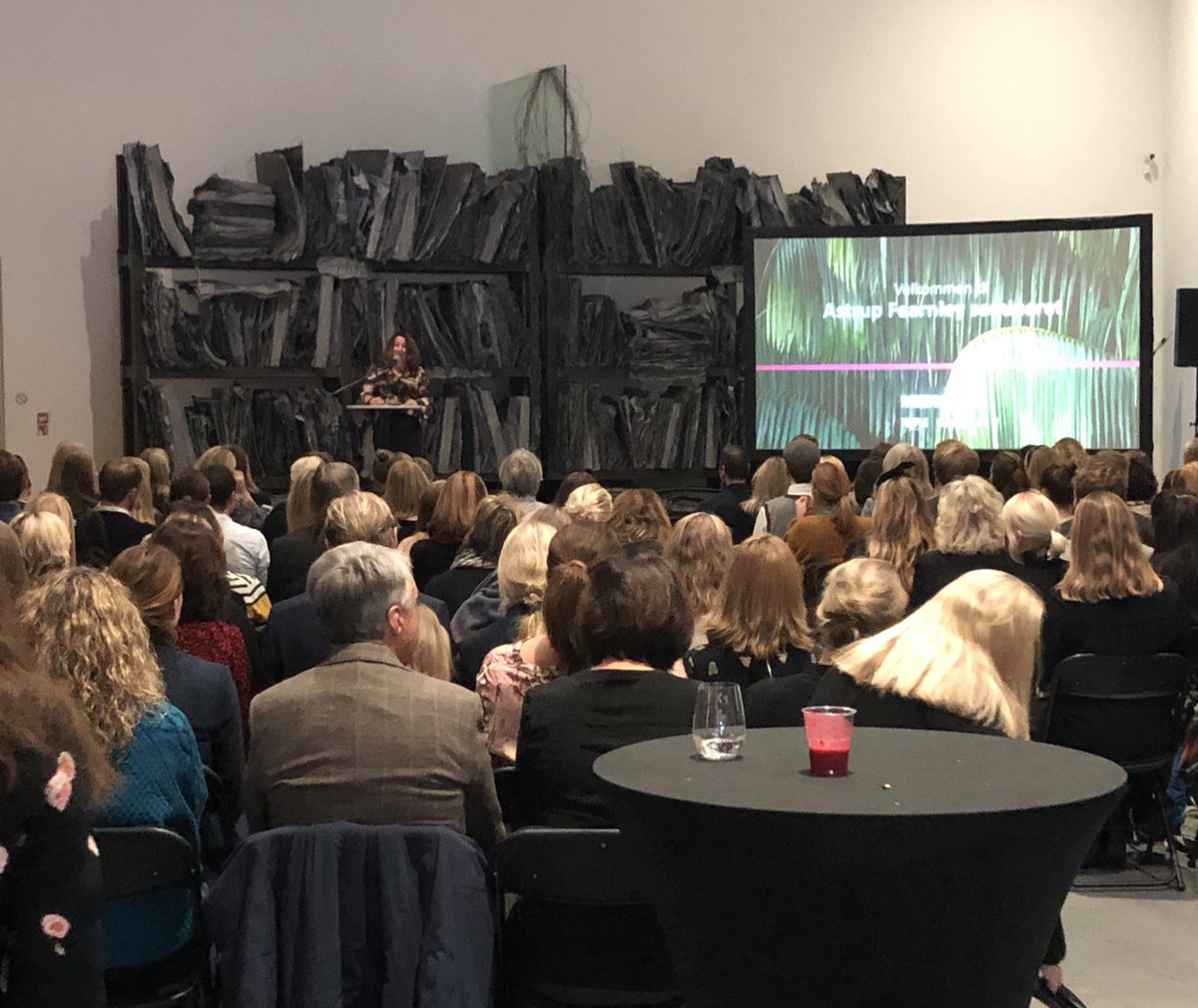 Vi i @MediaComNorway arrangerer vårt årlige Astrup Fernley seminar. Fullsatt sal og fokus på bærekraft 💚👌