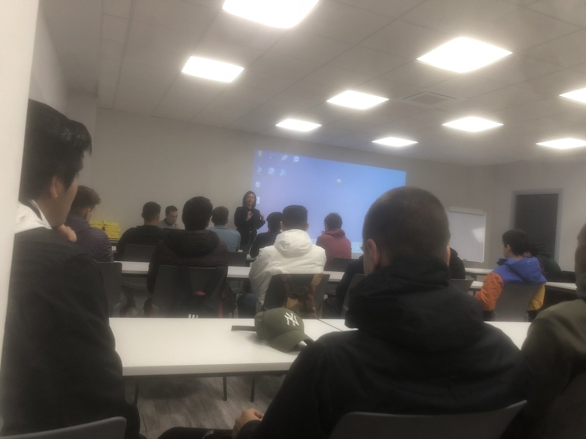 SabinAnuzita's tweet photo. Comienza el #diadelaindustria en #tecuni @VINCIEnergiesES con la presentación al alumnado de #SalesianosDeusto de todo lo que desarrollamos. En breve además el gran @DaniAlvarezEiTB entrevistará en @Boulevardeitb a nuestra Directora General @tamara_yague 👍👍👏👏 https://t.co/Dx8xmgN4br