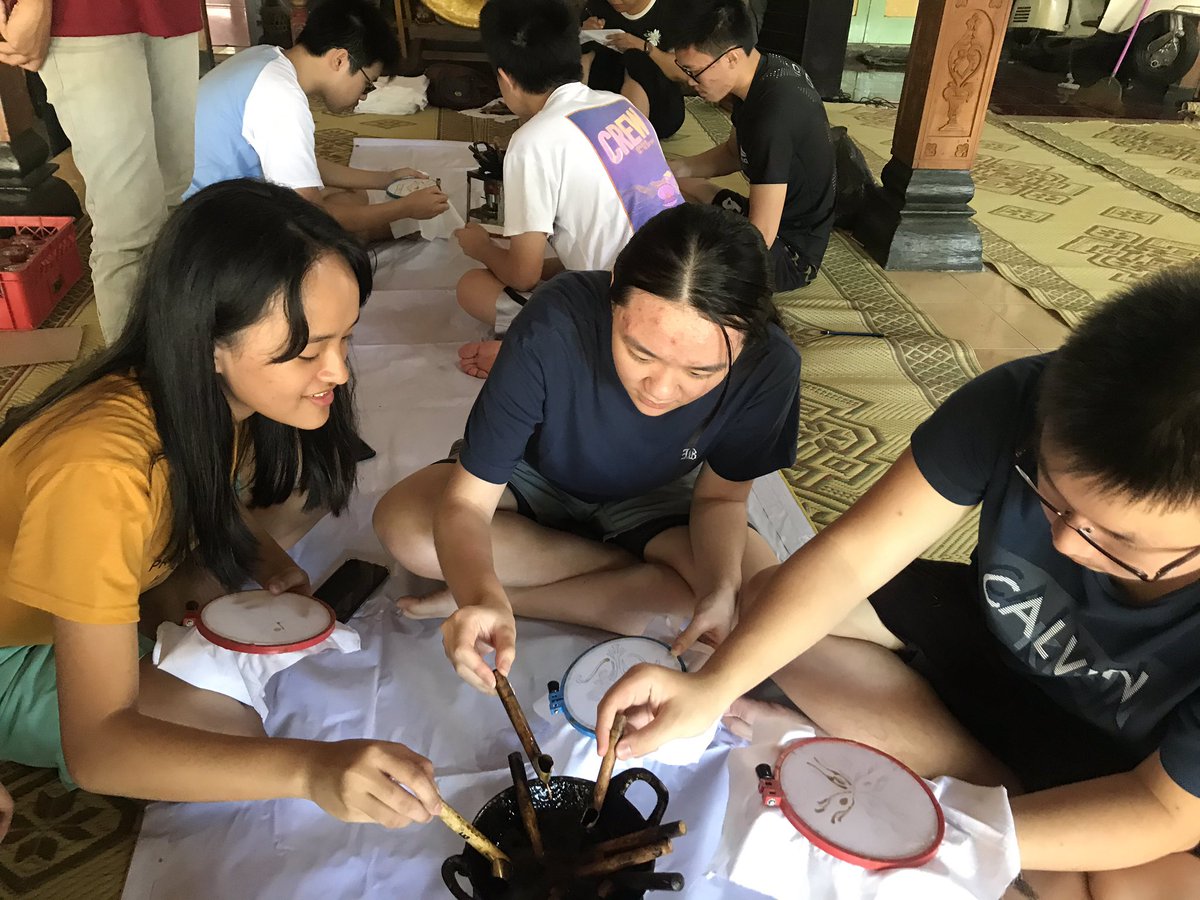 Desa_Gabugan's tweet photo. sma ipeka pluit sedang membatik ❤️ selamat berkaya teman wisataku 💕 https://t.co/eWE0cicztO