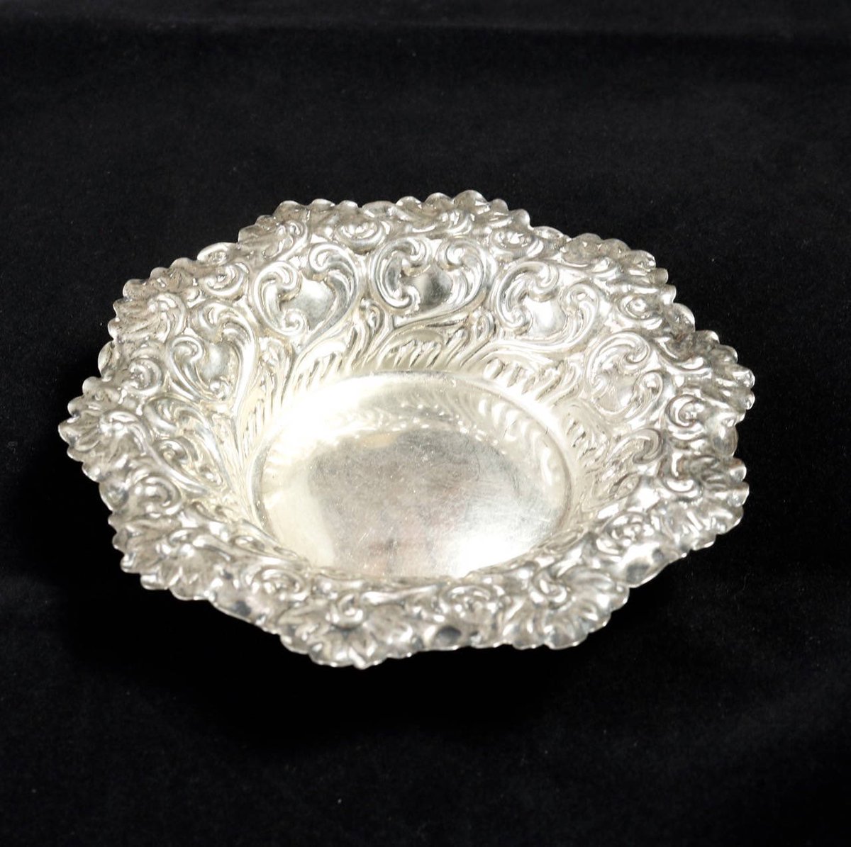 Hand Made Sterling Vintage Antique American Bowl George W. Shiebler & Co 1890 #bowl #silver #anniversary #christmasgift #homedecor #tabledecor #thanksgiving 
#antiquebowl  #shiebler #antiquesilver etsy.me/2DjTsIU #antiquesilver #victorian  etsy.me/33su7WA