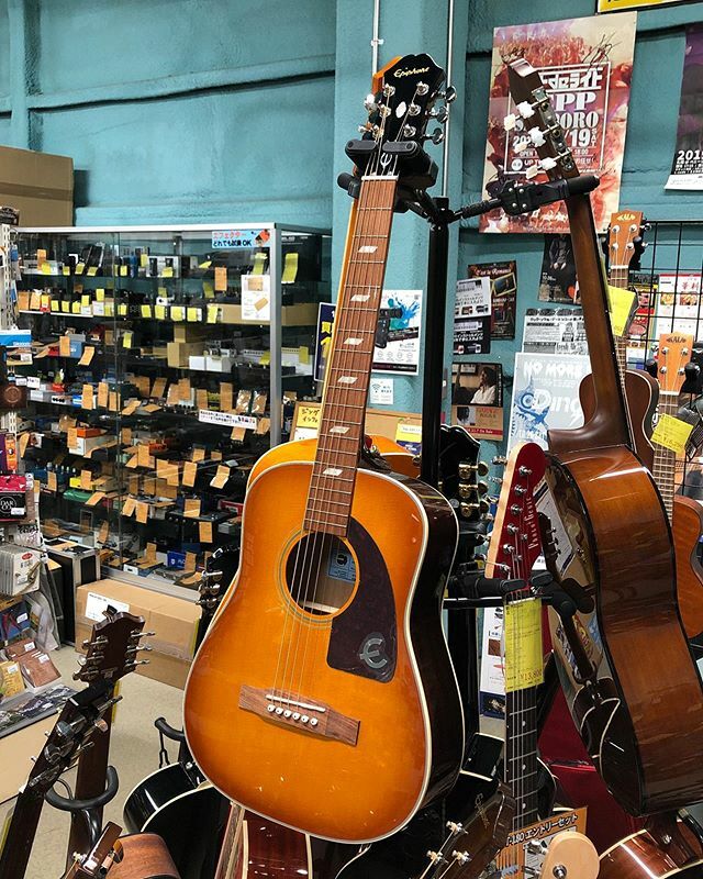 ジングル Epiphone Lil Texan Travel 576mmスケールのミニギター スプルース単板top ピエゾピックアップ搭載 ソフトケース アクセサリーキット付き エピフォン テキサン ミニギター Jingle ジングル T Co X37owzhxpd T Co