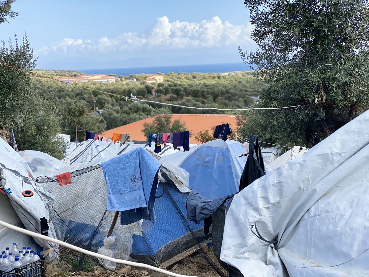 _RippleEffect's tweet image. No FAKE news here ... this is life inside a refugee camp ... conditions are grim, only the power of hope gets them through. This CAMP was built originally to hold a maximum of 3000 - currently housing 15,000 people ... go figure!