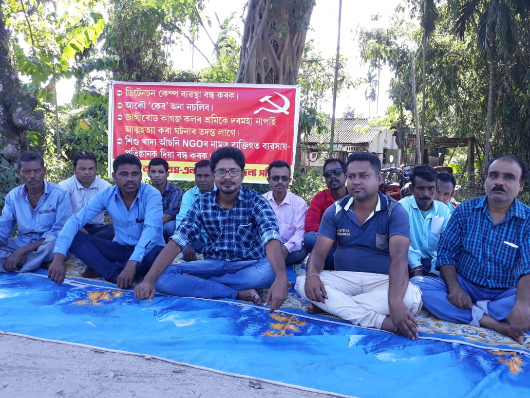 Dipankar_cpiml's tweet image. 27 deaths till date in Assam's #DetentionCamps, which have proved to be horror chambers for hundreds of hapless people of #Assam. @cpimlliberation units observed all India protest day today to demand closing down of all camps. Protests in Nagaon, Silchar, Biswanath and Tinsukia.