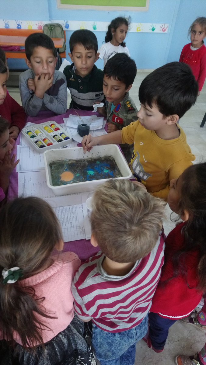 BukdereO's tweet photo. Öğrencilerimizle birlikte ebruli sanatı yaptık. Emeği geçen Canan hocamiza teșekkür ederiz. https://t.co/jrIuy9AdjS