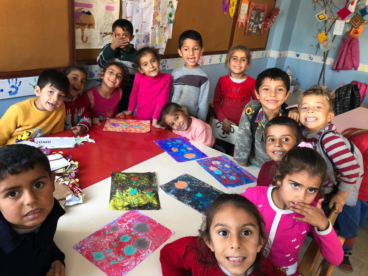 BukdereO's tweet photo. Öğrencilerimizle birlikte ebruli sanatı yaptık. Emeği geçen Canan hocamiza teșekkür ederiz. https://t.co/jrIuy9AdjS