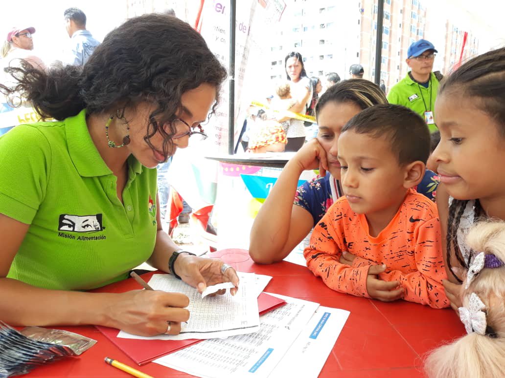 mippci_ven's tweet photo. #06Nov | 📣 ¡LA ETIQUETA DEL DÍA! ⏩ #VenezuelaVictoriosa

Pdte. @NicolasMaduro: Venezuela sigue su marcha victoriosa hacia la prosperidad, enfrentando y resolviendo las dificultades con el esfuerzo y la dedicación diaria de todos y todas. https://t.co/svdfscFw8o