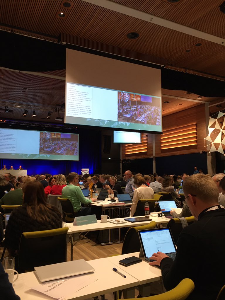 Stolt og ydmyk over å ha vært med på nybrottsarbeidet disse fire første årene av Lærerprof etiske råd. #udflm19 viderefører rådet med et overveldende flertall.En spennende og viktig debatt. La oss sammen løfte profesjonsetikk og fortsette det viktige arbeidet. #profesjonsetikk