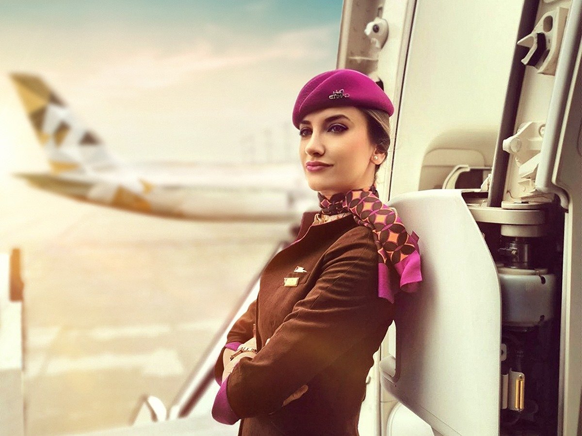 “Униформа стюардесс Etihad Airways - это 💜!” 