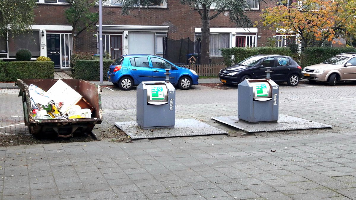 GrootArjende's tweet photo. Het is schieten met een kanon op een mug, dat geef ik toe, maar het werkt wel: al de hele week geen naastplaatsingen gesignaleerd!

#afval #buitenbeter #rotterdam https://t.co/TKnJqLQICO