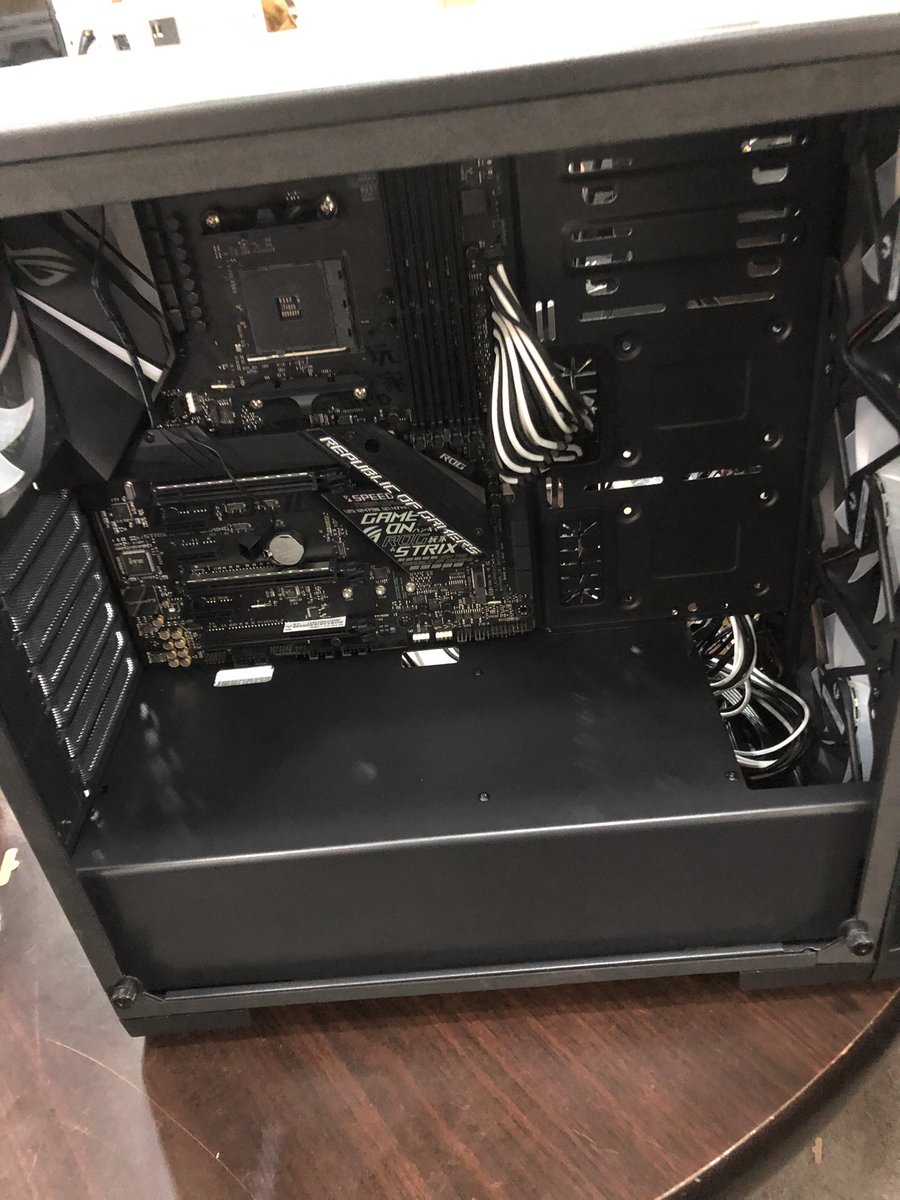 peggy70811's tweet photo. Afternoon, first time PC case DIY .🥳
#novamesh #BitFenix https://t.co/Lzsl2srdy3