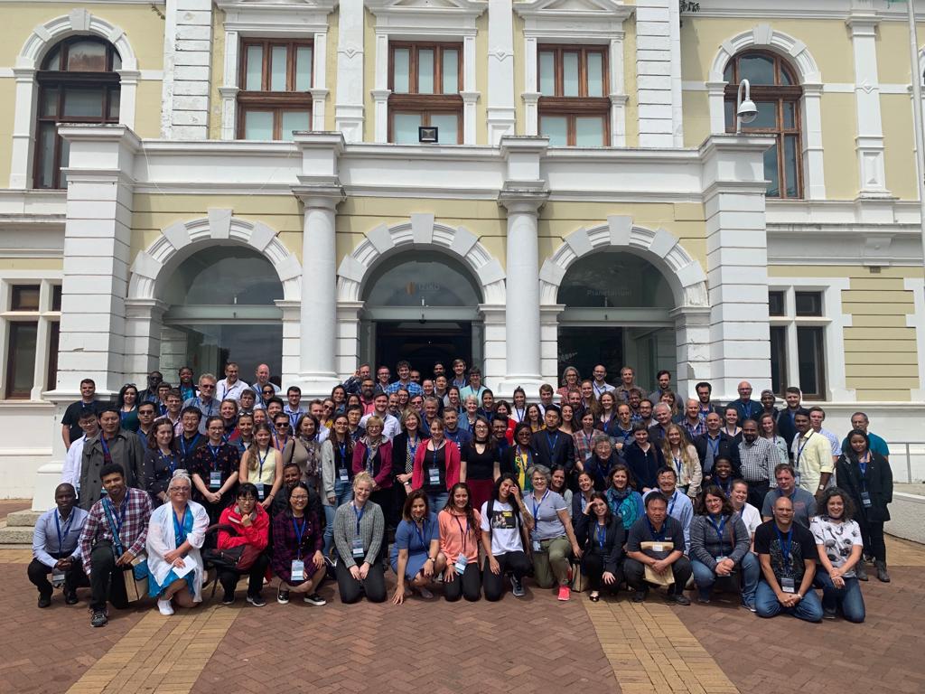6thBlooms's tweet photo. Group picture of all the attendees of the 6th International Jellyfish Blooms symposium happily standing in front of the Iziko Museum #6thBlooms @Iziko_Museums https://t.co/TwNlTyd1g0