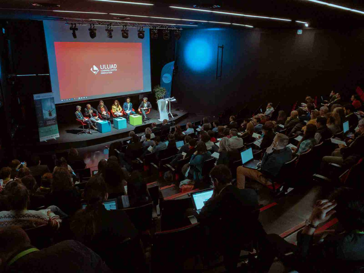 avniR_by_cd2e's tweet photo. Le congrès avniR est ouvert ! 2 jours de rencontres et d'échanges sur le thème "comment mettre en œuvre un futur plus circulaire".
#avniRConf #ACV #EconomieCirculaire https://t.co/FJ42ReTHR3