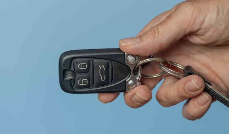 PeterJopling's tweet image. My small part in combatting the Car #relayAttack” vulnerability;   ⁦⁦@BMW⁩ is one of the best now. Manufacturers have been slow to stop the attacks. Figures for 🏴󠁧󠁢󠁥󠁮󠁧󠁿 &amp;amp; 🏴󠁧󠁢󠁷󠁬󠁳󠁿 show that 114,656 vehicle thefts were reported in 2018-19, up 52% in 5 years.