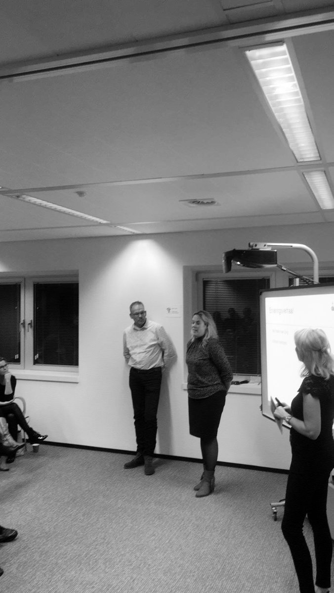 WZW_zorgwelzijn's tweet image. Gisteravond kwamen 30 Rabobankmedewerkers langs bij WZW, voor meer informatie over een carrièreswitch naar Zorg en Welzijn. Christel Hendrickx maakte deze overstap en vertelde ze over haar ervaringen van Rabobank naar de Zorg! #inspirerend #zijinstroom #zorgenwelzijn