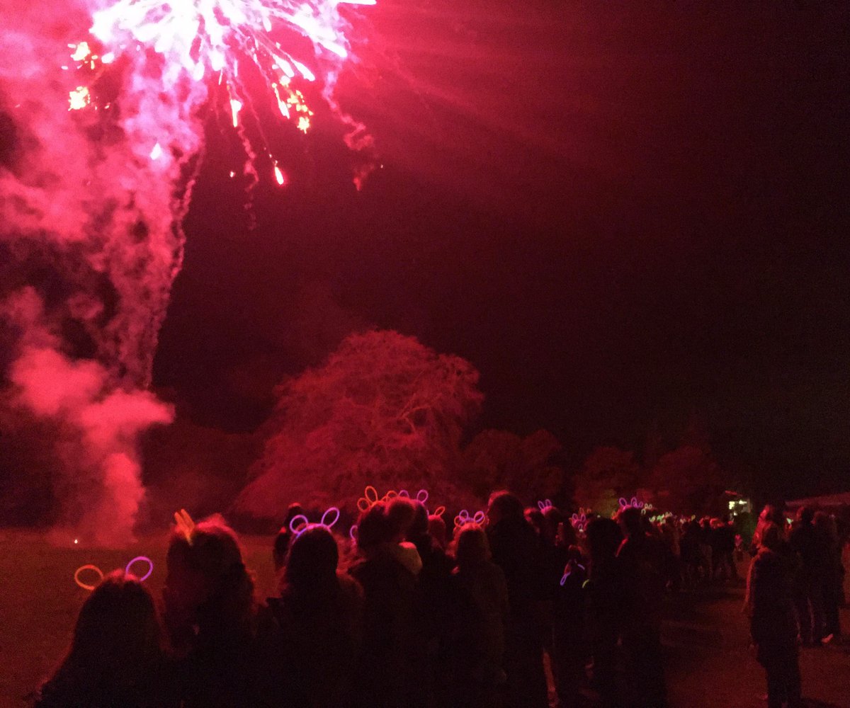 QueenMargarets's tweet photo. We had great fun celebrating bonfire night last night! #QMLiving #bonfirenight #fireworks #wrapupwarm @QM_Boarding https://t.co/LSHZS56j8q