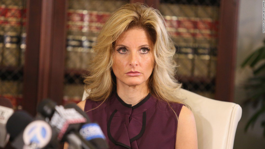 CNNPolitics's tweet image. Former "Apprentice" star Summer Zervos says phone records "corroborate" her allegations of sexual assault by President Trump cnn.it/34wZyiv