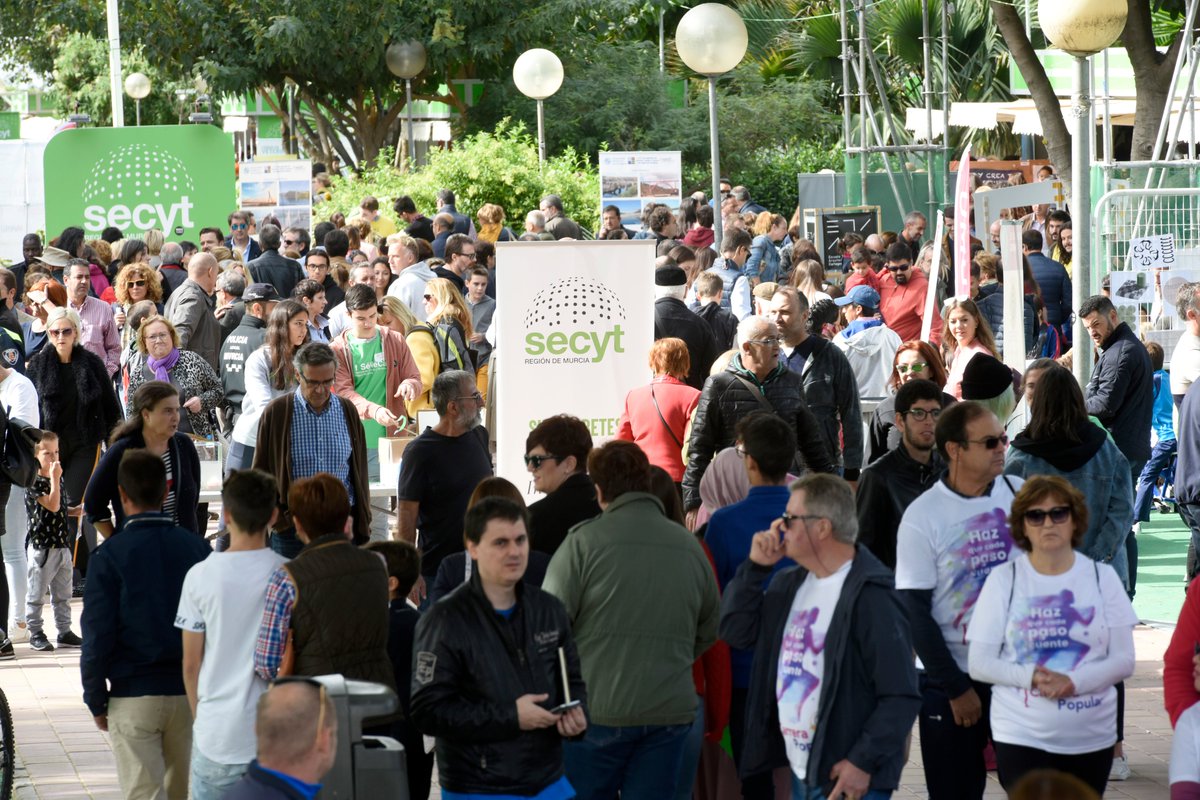 FundacionSeneca's tweet photo. 48 horas para que comience la #Secyt19!

14.000m2 dedicados a la ciencia
57 participantes 
87 stands, planetarios, escenario...
500 científicos, tecnólogos y educadores
400 actividades gratuitas

🗓️Del 8 al 10 de noviembre 
📍 Jardín Botánico del Malecón de Murcia

¡Os esperamos! https://t.co/imQyBWXFaW