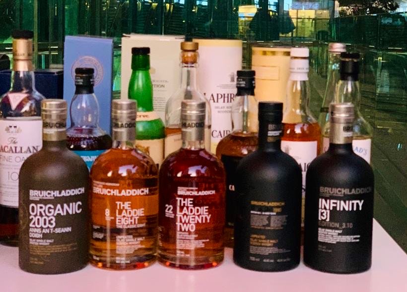IstanbulWhisky's tweet photo. Dün akşamki @Bruichladdich dikey tadımının ana line-up’ı
Organic 2003
Laddie 8
Laddie 22
Black Art 06.1
Infinity 3.10
🥃🥃🥃
Ek olarak
Feis Ile 2013 JimMcEwan Five-O🔝 
Octomore 10.2
Life Is A Circus 12
Black Art 05.1 masamızdaydı

#LaddieIstanbul https://t.co/8jOis7opdE