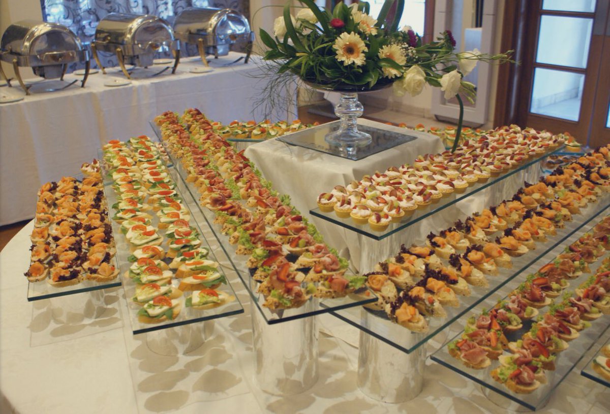two_dots_ltd's tweet photo. Μεσημέρι στο Curium Palace Hotel! Από την Παρασκευή 8/11 και καθημερινά: μαγειρευτό φαγητό, α λα καρτ επιλογές &amp; απολαυστικά γλυκά. Αγαπημένες συνταγές από τον Executive Chef &amp; τον Pastry Chef του Curium! Για κρατήσεις: 25891100
#curium #2dots https://t.co/kL4OYYSHG1