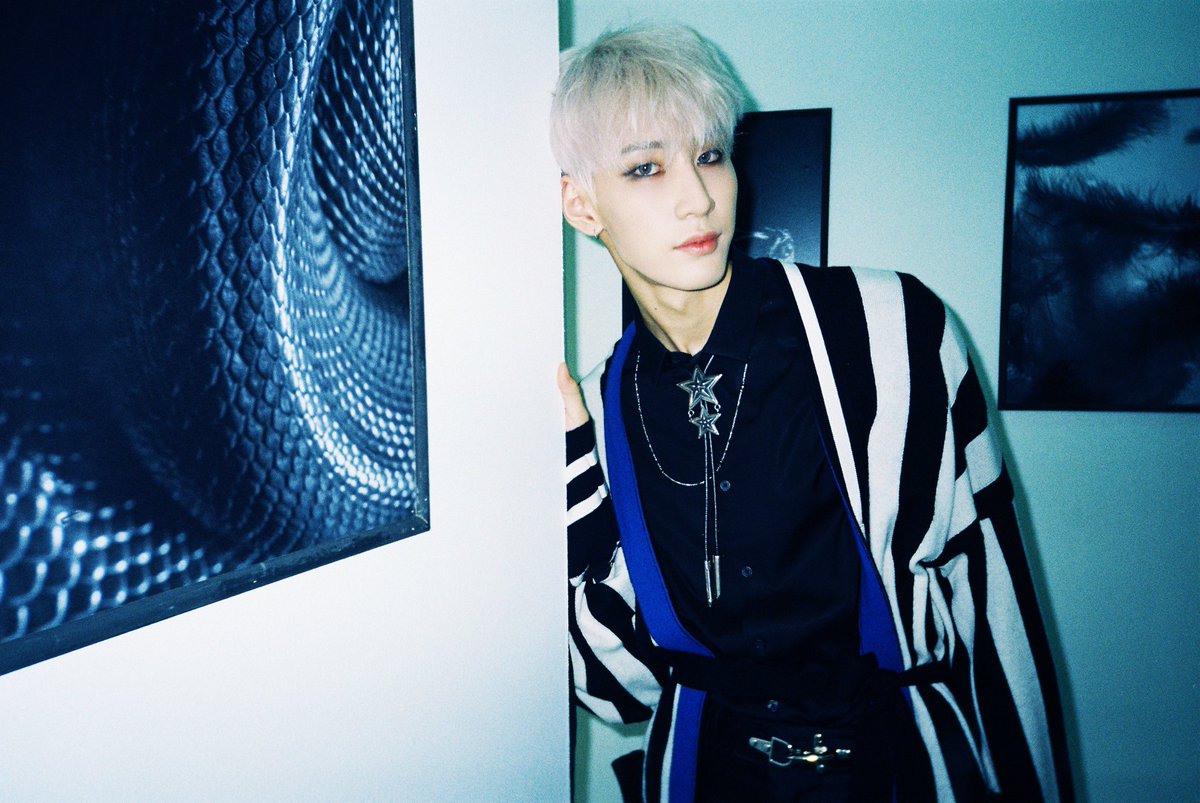 vavawesome's tweet photo. [VAV] #POISON Photo (Film. ver) 

I'm addicted to VAV. What should I do?
(Beep beep) I'm normal👨🏻‍⚕️

#VAV #POISON
#FilmPhoto #VeryAwesomeVisual https://t.co/zYTS7PErzI