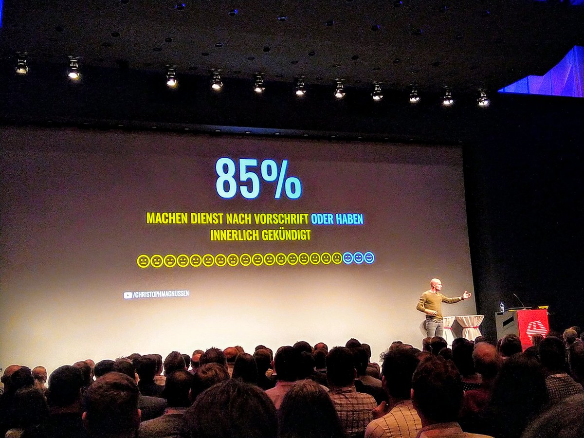 simonbutscher's tweet photo. Keynote-Speaker am #SBBtech4 @cmagnussen (Podcaster #OTWTNW Casts) "Die Digitalisierung muss die Menschen stärken🤗💪📈 und darf die Menschen nicht schwächen📉 oder beänstigen😨." Angst macht und wach und die Verletzlichkeit bringt uns zusammen! Danke! https://t.co/vCBXYYBpF8 https://t.co/3yXCwudPGd