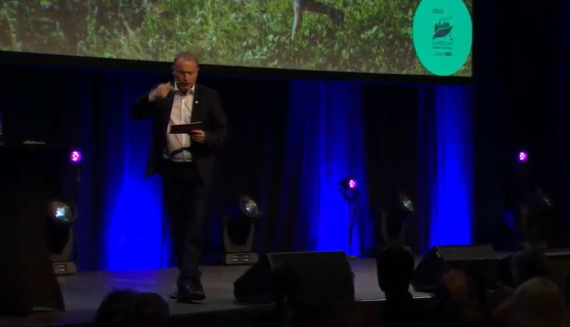 - Vi må bruke innkjøpsmakten vår. Oslo kommuner kjøper inn for 27 mrd hver år. Miljøkrav i offentlige anskaffelser har kraft til å flytte markeder. #klimaløsninger <a href="/RaymondJohansen/">Raymond Johansen</a> på  #zerokonferansen #Oslo #Miljøhovedstad