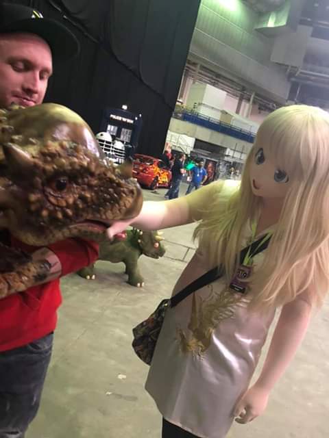 Dino cant hurt me im a ship!