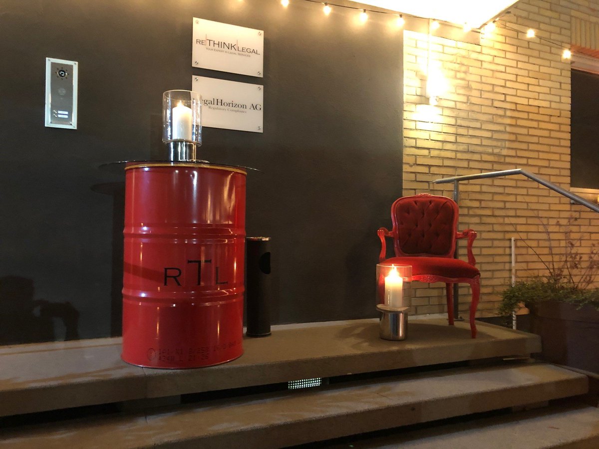_reThinkLegal_'s tweet photo. Tag der offenen Tür - Abend des offenen Zeltes! Vielen Dank an unsere Gäste und Redner! Es war uns ein riesen Spaß, das machen wir wieder. #roteshausimgutleuthafen #legaltechwhatsnext #tagderoffenentür #einzelttutesauch #rethinklegal #zeltindereinfahrt #TretenSieEinKommenSieNäher https://t.co/cHQsjRzUst