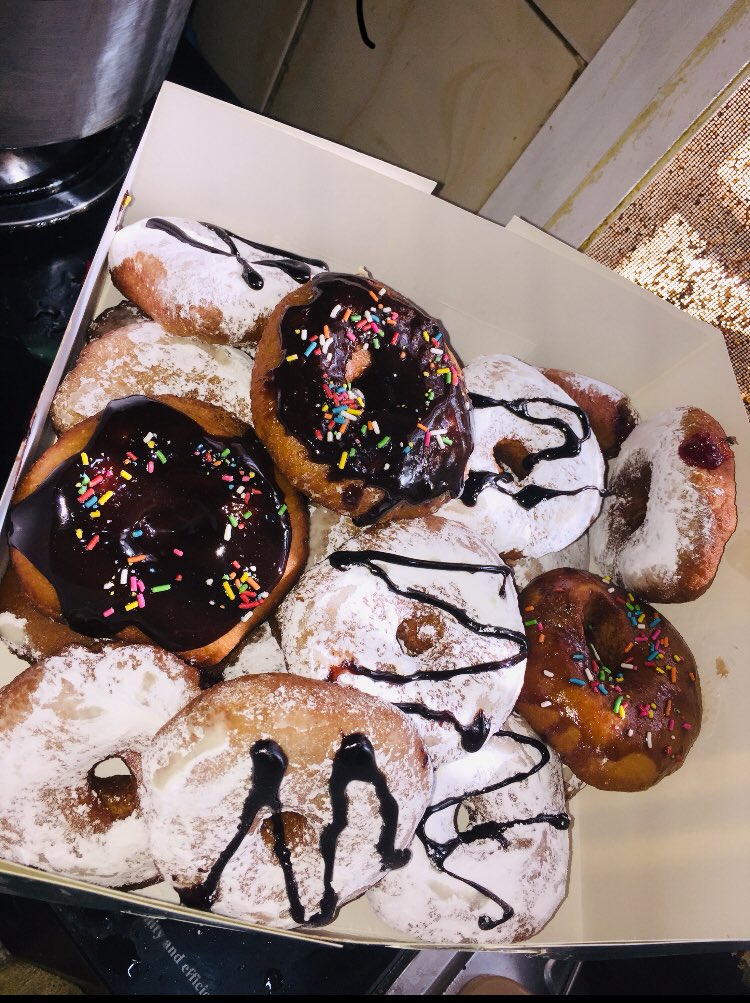 finegirlCoco's tweet photo. Today is National π© day #JosFoodFestival eat Cocoβs doughnuts n celebrate today ππΌ#NationalDonutDay #jostweetercommunity #JosTweetIt https://t.co/y80tBO4fGu