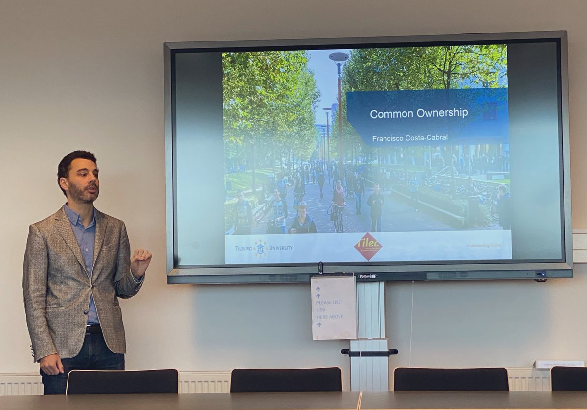 TILEC1's tweet photo. Dr. Francisco Costa-Cabral leading a lively debate on #CommonOwnership at TILEC Club Med - a place #lawyers & #economists discuss #topical issues. #merger #MergerControl #research #LawSchoolThings #WednesdayWisdom #MidWeekMotivation https://t.co/1SxRBtY6AW