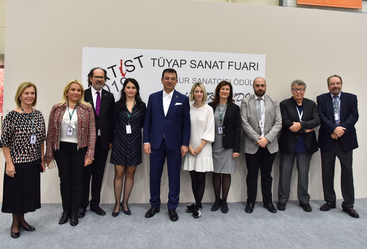 Sanata ve sanatçıya olan desteğini her zaman hissettiğimiz Sayın Ekrem İmamoğlu'na <a href="/ekrem_imamoglu/">Ekrem İmamoğlu</a> Tüyap Fuarcılık Genel Müdür Yardımcısı Sayın Ümit İyem eşliğinde 29. İstanbul Sanat Fuarı'na katılımlarından dolayı çok teşekkür ederiz.