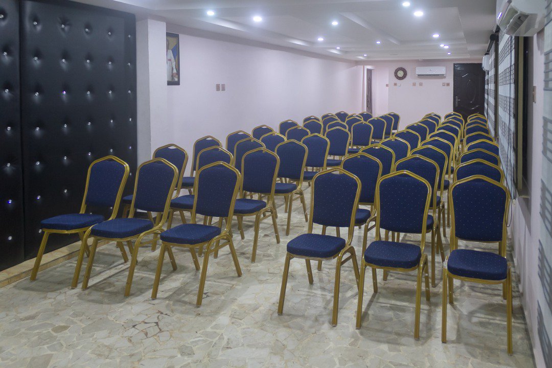 9Royale's tweet photo. Do you need a cute and classy event hall for that little gathering of loved ones within Ikeja? 

House 9 event Hall Centre is your plug!

👉 Full AC
👉 Sound proof
👉 24 hours electricity
👉 Wi-Fi access
👉 Projector
👉 Flexible terms of service

Call: 08073376702 https://t.co/6vOiCKtWkV
